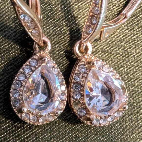 Beautiful golden zirconia pear shaped earrings - Picture 4 of 4